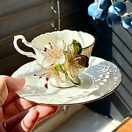 Golden Sakura Elegance El Yapımı Reçine Çiçekli Fincan