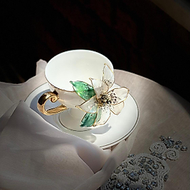 Ivory Lily El Yapımı Reçine Çiçekli Fincan